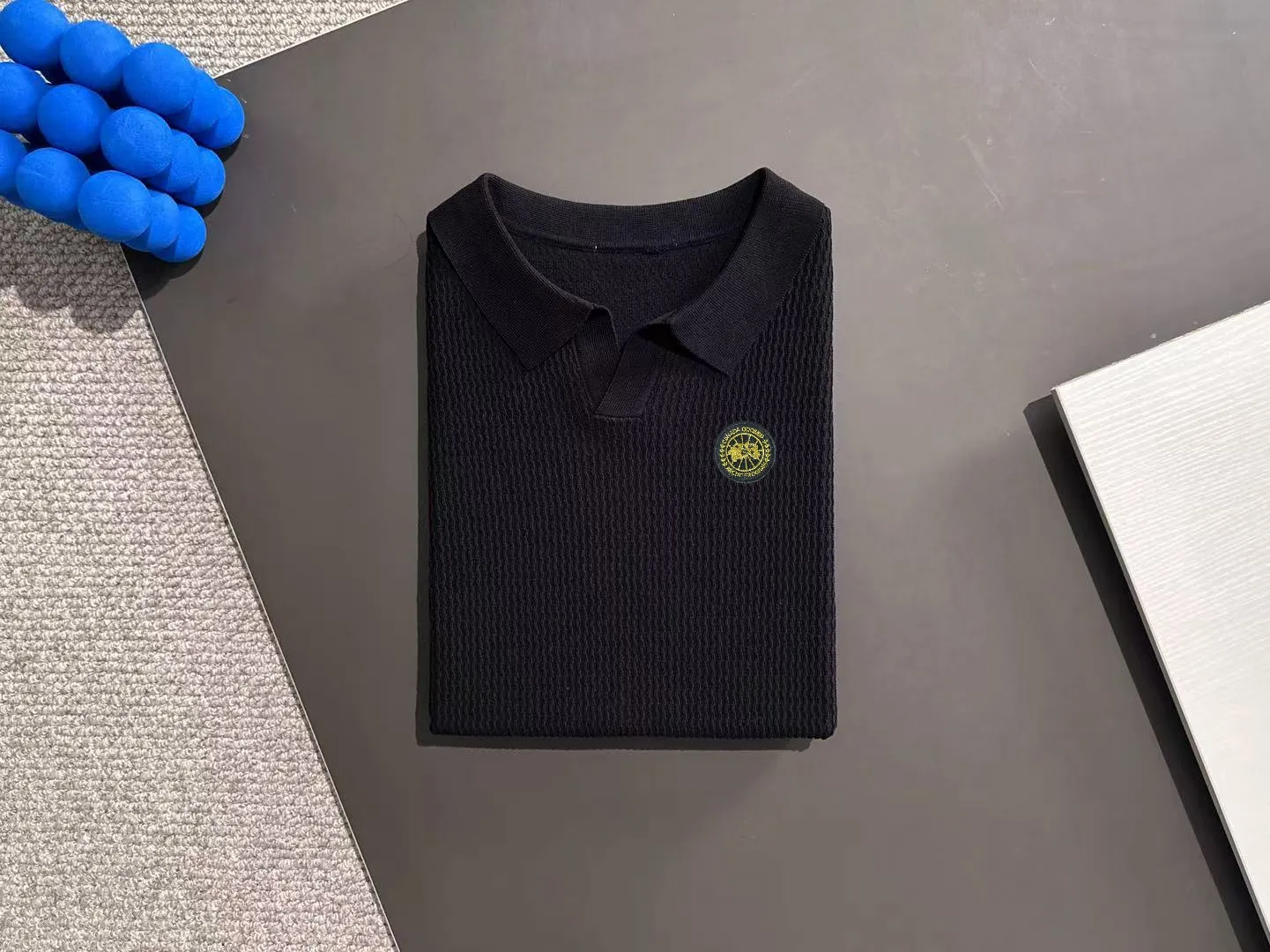 Next day shipment P300 High quality Big Goose 2025 new summer men's lapel short-sleeved knitted fabric Made of combed cotton yarn knitted cotton fabric, pure cotton high-weight special yarn, it feels full of weight when weighed, and the upper body is more textured than ordinary knitted fabrics. This texture can cope with the weather. Perfectly produced stitch by stitch according to the original version! Show nobility. Sizes: M to 3XL